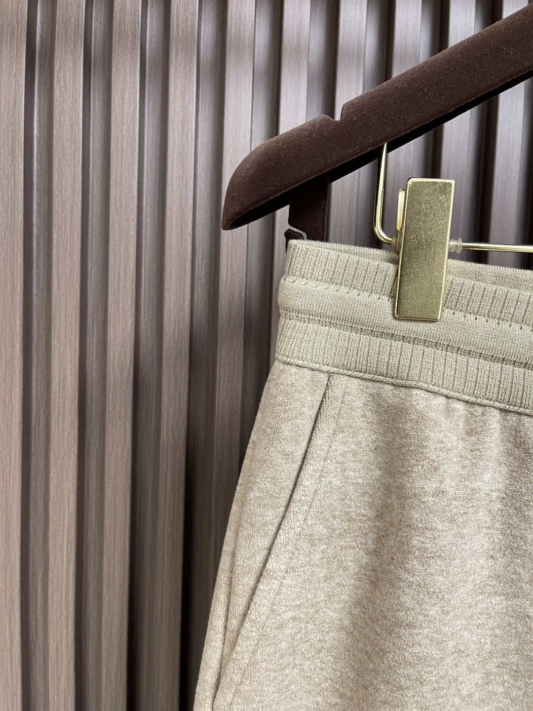 🛒🛒lP🆕 LoroPiana 秋冬新款男士直筒运动裤，混纺面料、三标齐、松紧腰抽绳、合体的裁剪、车线工