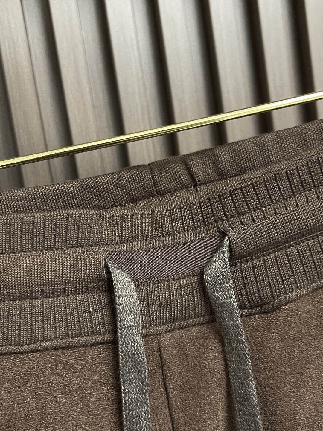 🛒🛒lP🆕 LoroPiana 秋冬新款男士直筒运动裤，混纺面料、三标齐、松紧腰抽绳、合体的裁剪、车线工