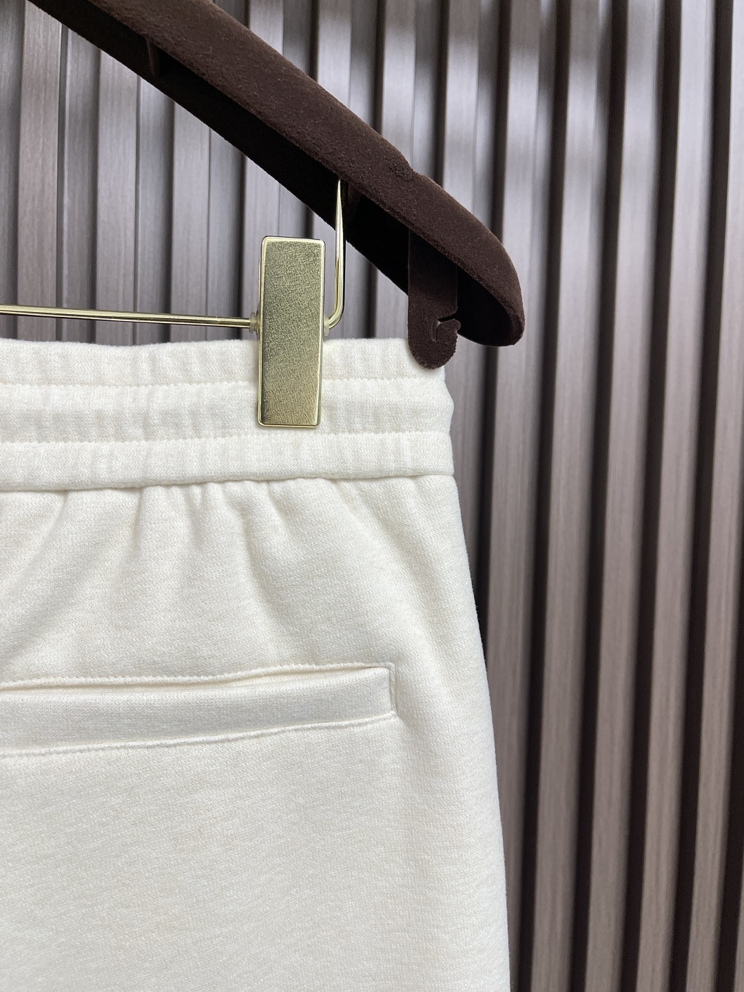 🛒🛒ZEGNA 直筒休闲长裤,采用混纺面料,细看纹理细腻得不像话,垂坠感恰到好处,走路带风又不贴腿,藏肉