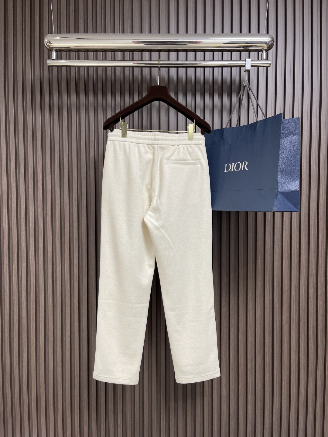 🛒🛒ZEGNA 直筒休闲长裤,采用混纺面料,细看纹理细腻得不像话,垂坠感恰到好处,走路带风又不贴腿,藏肉