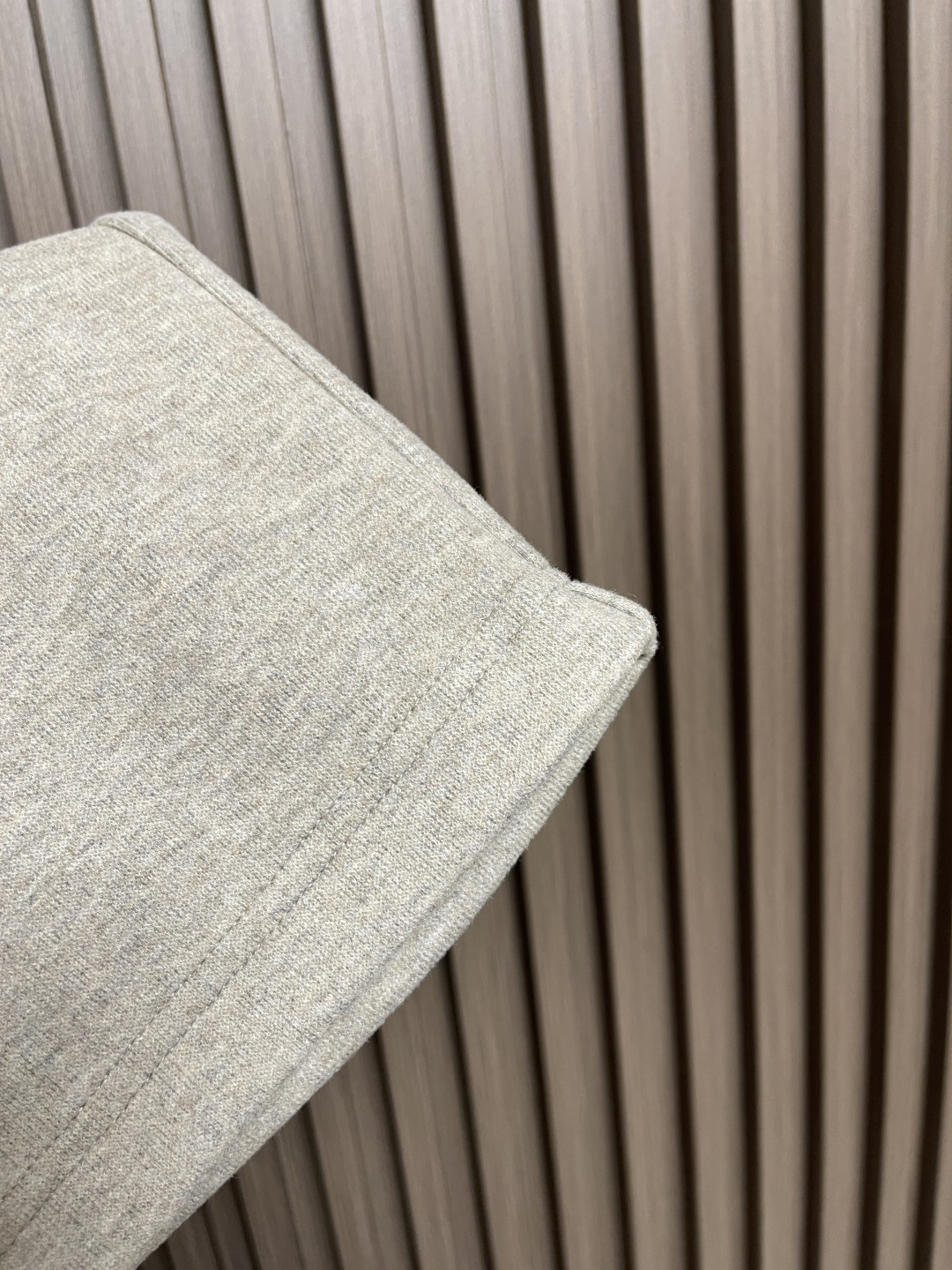 🛒🛒ZEGNA 直筒休闲长裤，采用混纺面料，细看纹理细腻得不像话，垂坠感恰到好处，走路带风又不贴腿，藏肉