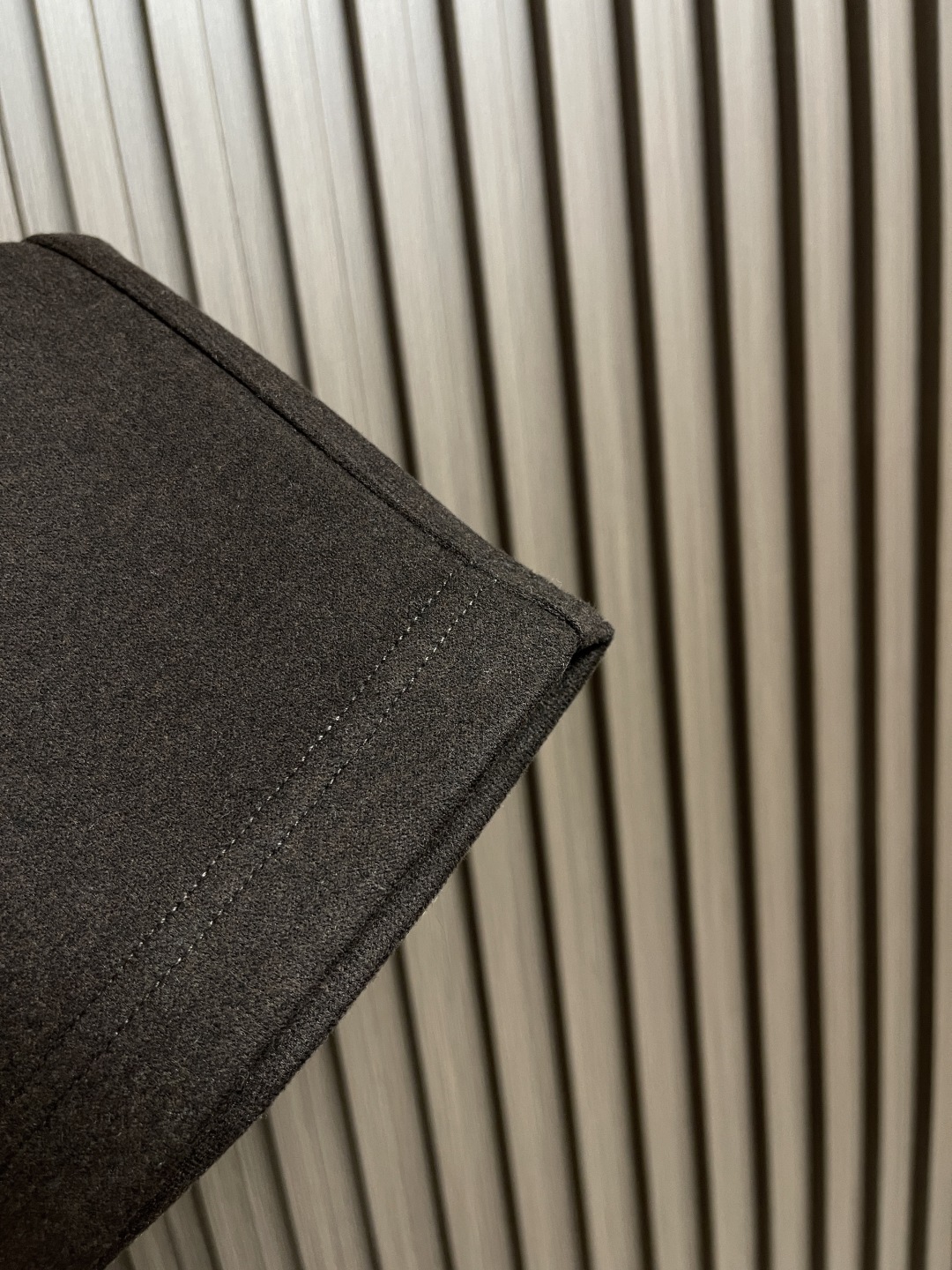 🛒🛒ZEGNA 直筒休闲长裤，采用混纺面料，细看纹理细腻得不像话，垂坠感恰到好处，走路带风又不贴腿，藏肉