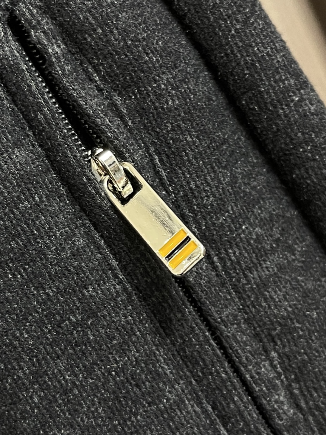 🛒🛒ZEGNA 直筒休闲长裤，采用混纺面料，细看纹理细腻得不像话，垂坠感恰到好处，走路带风又不贴腿，藏肉