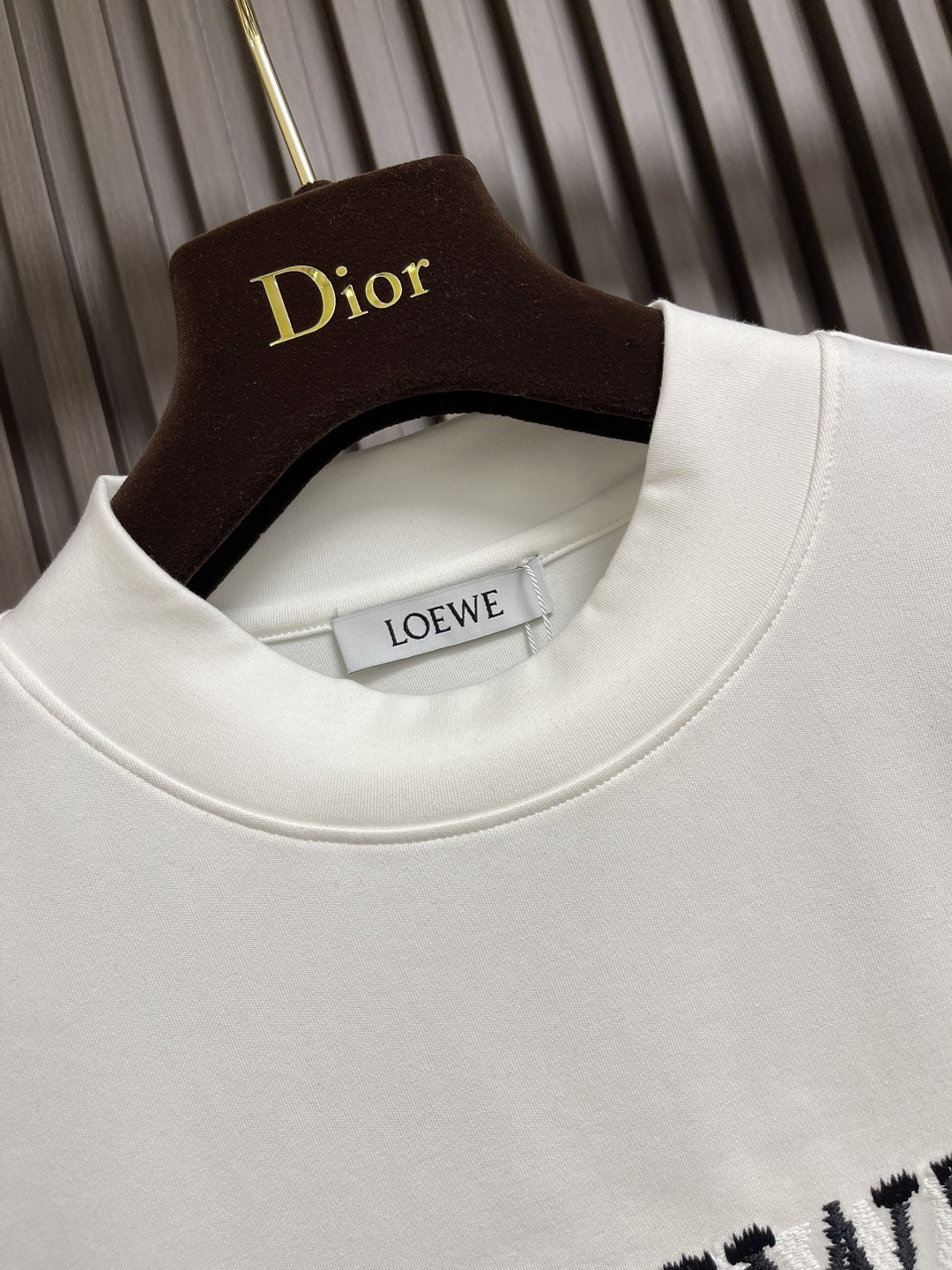 🛒🛒Loewe 罗意威胸前logo标识长袖T恤 进口原版客供面料，柔软舒适，上身舒适透气，亲肤不扎人，独