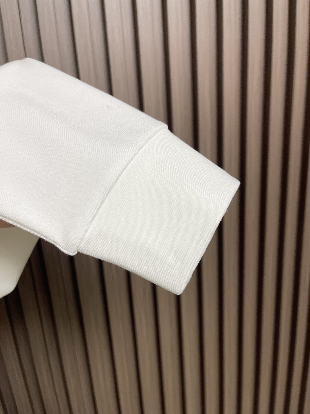 🛒🛒Loewe 罗意威胸前logo标识长袖T恤 进口原版客供面料，柔软舒适，上身舒适透气，亲肤不扎人，独