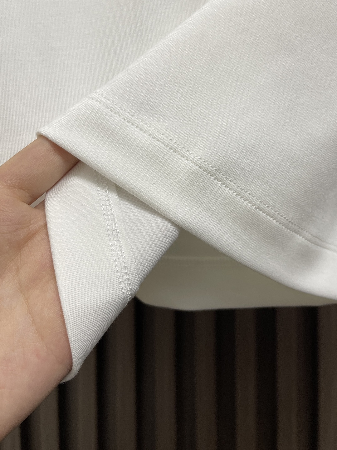 🛒🛒Loewe 罗意威胸前logo标识长袖T恤 进口原版客供面料，柔软舒适，上身舒适透气，亲肤不扎人，独