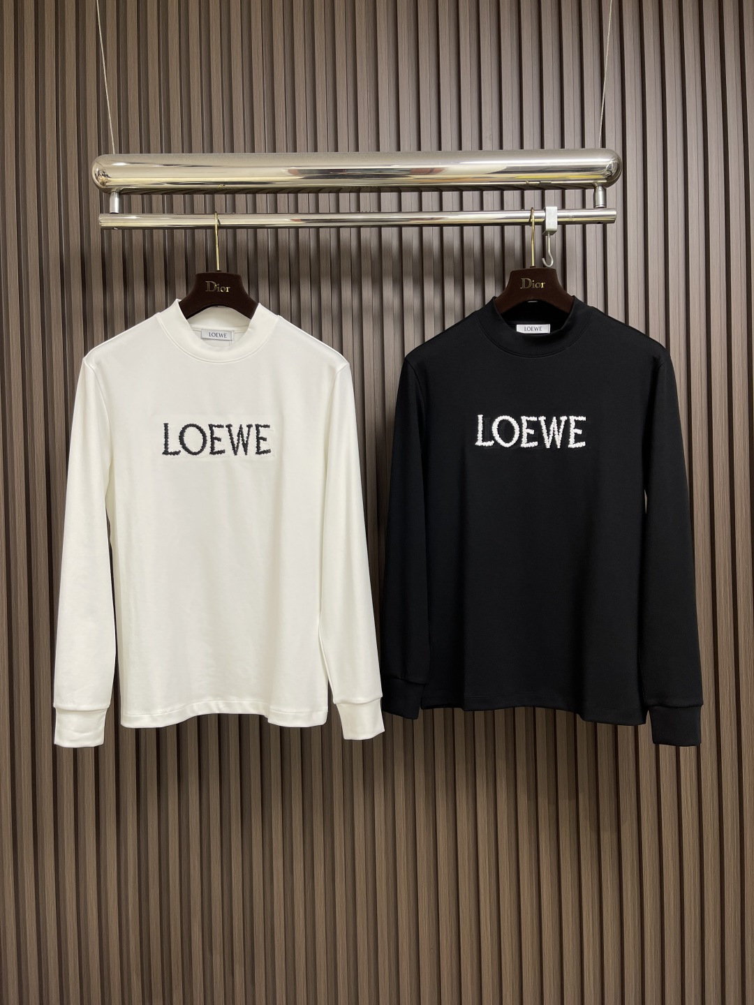 🛒🛒Loewe 罗意威胸前logo标识长袖T恤 进口原版客供面料，柔软舒适，上身舒适透气，亲肤不扎人，独