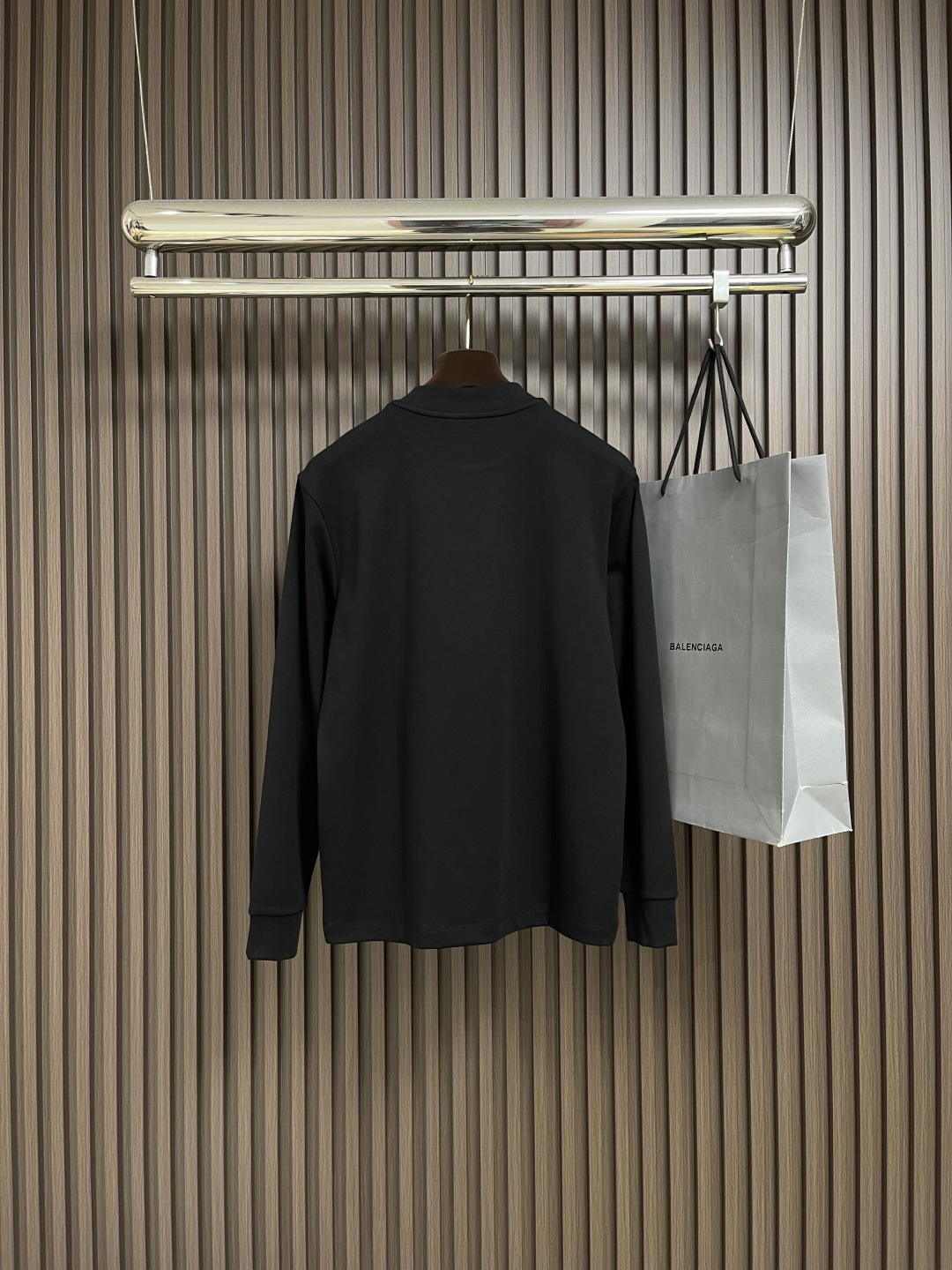 🛒🛒Loewe 罗意威胸前logo标识长袖T恤 进口原版客供面料，柔软舒适，上身舒适透气，亲肤不扎人，独