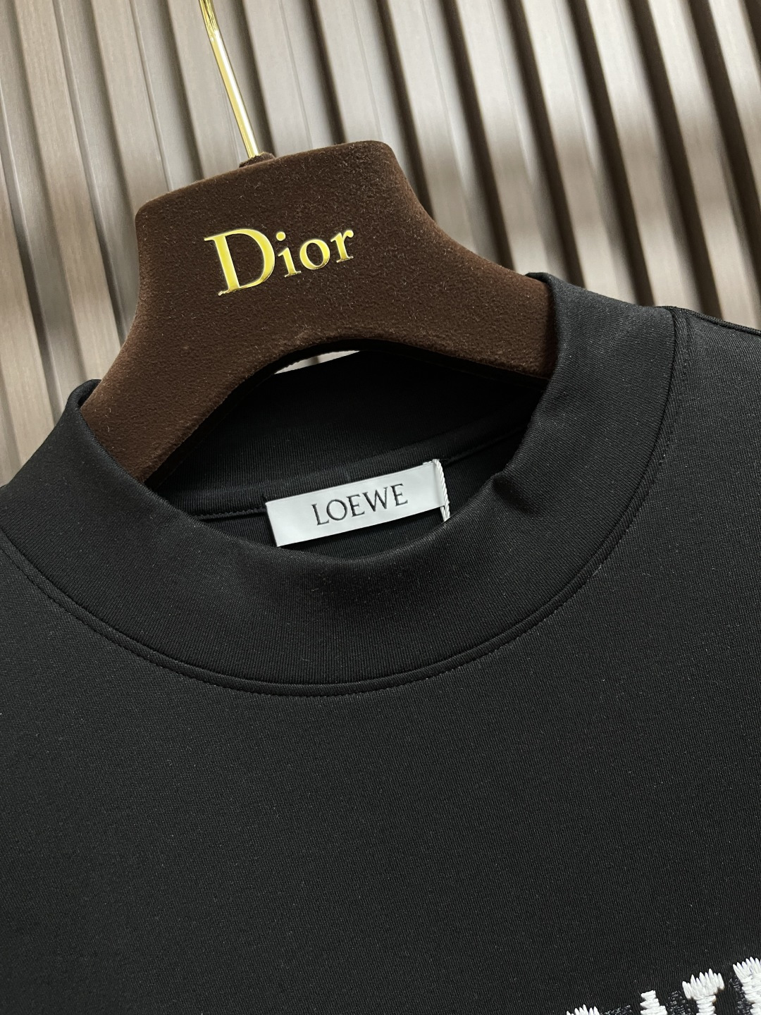 🛒🛒Loewe 罗意威胸前logo标识长袖T恤 进口原版客供面料，柔软舒适，上身舒适透气，亲肤不扎人，独