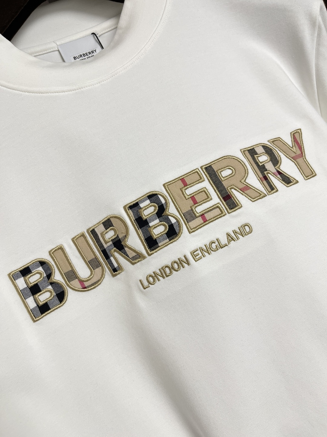 🛒🛒Burberry 2025s早秋新款长袖T恤，基础款推荐！百搭战神！胸前B家经典格纹图形立体绣花设计