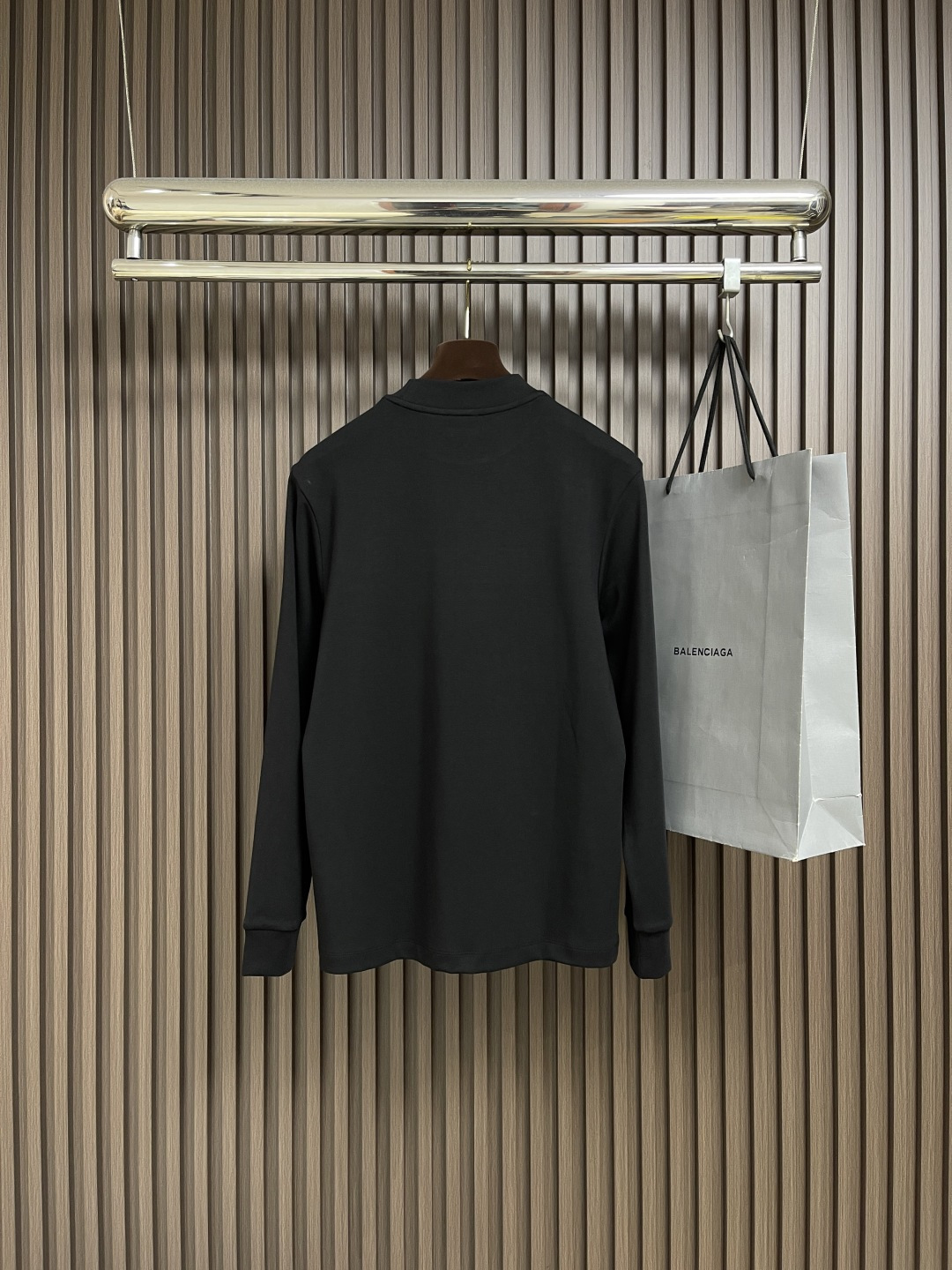 🛒🛒Burberry 2025s早秋新款长袖T恤，基础款推荐！百搭战神！胸前B家经典格纹字母图形立体绣花