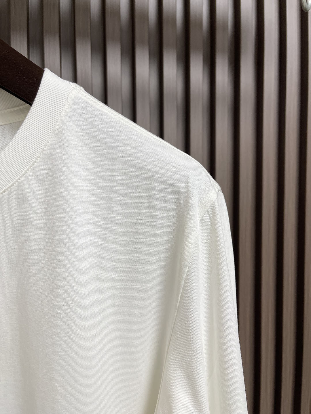 🛒🛒JIL SANDER 字母logo仔章长袖T恤，德国设计师品牌 由于节俭的美学和简洁的线条而闻名。极