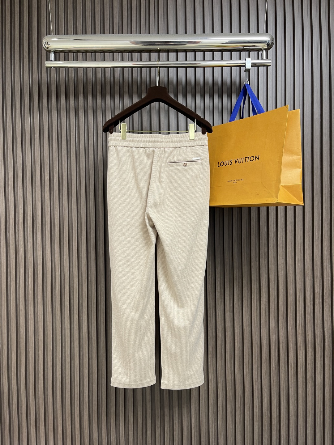 🛒🛒lP🆕 LoroPiana 秋冬新款男士直筒运动裤，混纺面料、三标齐、松紧腰抽绳、合体的裁剪、车线工