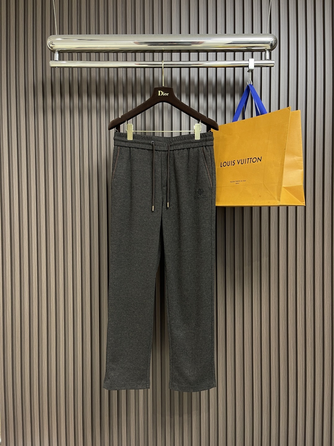 🛒🛒lP🆕 LoroPiana 秋冬新款男士直筒运动裤,混纺面料、三标齐、松紧腰抽绳、合体的裁剪、车线工