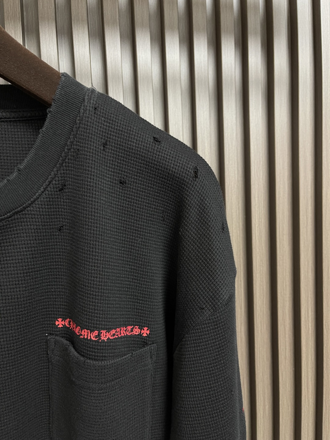 🛒🛒CH克罗心 华夫格破洞长袖T恤，面料采用280克全棉华夫格双层材质，印花采用成衣高温烫画。整体走线平