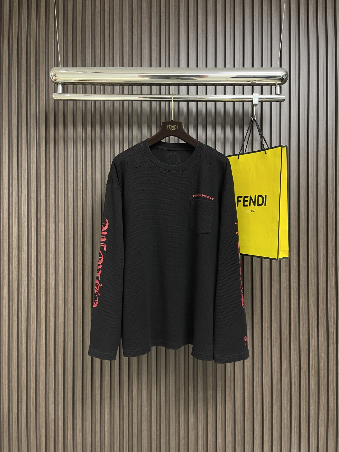 NO:530118,CH Croxin waffle ripped long-sleeved T-shirt, the fabric is made of 280g cotton waffle double-layer material, and the printing is made of ready-to-wear high-temperature hot-skinned painting. The overall wiring is straight and delicate, the fabric is comfortable and soft, the color is consistent and there is no color difference, which can be matched with the same style to create a fashionable look, and control various occasions, customize auxiliary materials, complete three standards, the same style for men and women!  Size S-XL, chrome hearts,tees, t-shirt,alexander wang19860909CH克罗心 华夫格破洞长袖T恤,面料采用280克全棉华夫格双层材质,印花采用成衣高温烫画.整体走线平直细腻,面料舒适柔软,颜色一致无色差能与同款搭配营造时尚造型,驾驭各种场合,定制辅料,三标齐全,男女同款！尺码S-XL,,chrome hearts,tees，t-shirt,alexander wang,Men's clothing