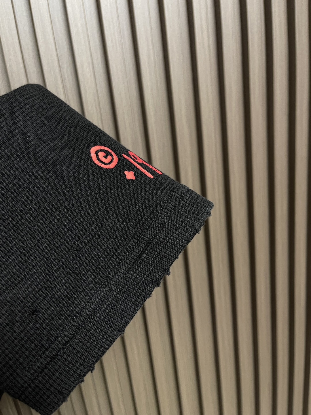 🛒🛒CH克罗心 华夫格破洞长袖T恤，面料采用280克全棉华夫格双层材质，印花采用成衣高温烫画。整体走线平