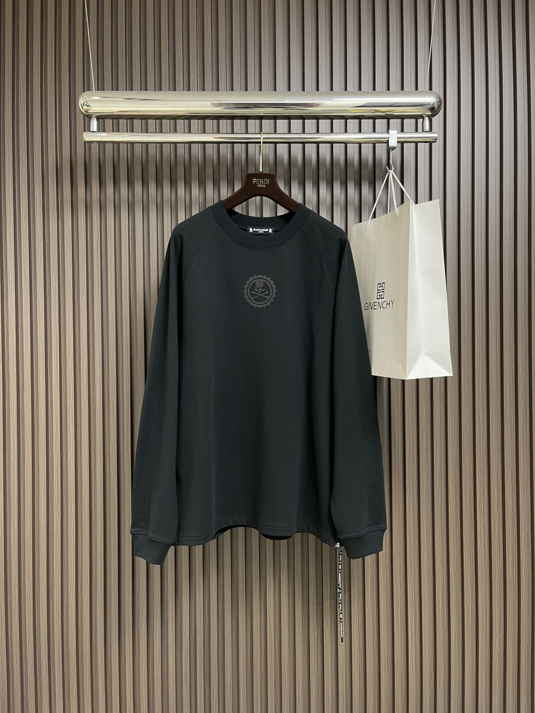 🛒🛒mmj 前后立体胶印logo圆领长袖T恤。非常有质感。立体胶印＋特殊包边裁剪！!2025早秋新款。m