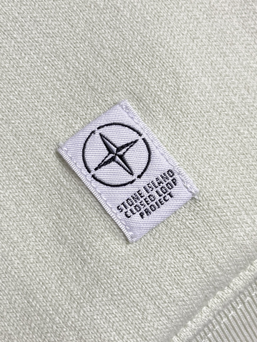 🛒🛒Stone Island 石头岛，罗盘经典小 logo 长袖 T恤，洗水消毛效果，采用进口260支欧