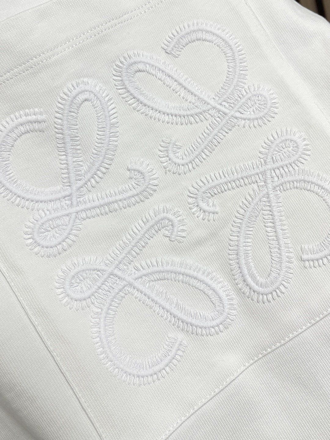 🛒🛒LOEWE 罗意威 2025ss新款圆领长袖T恤，定制全棉材质 亲肤柔软 弹力十足 圆领长袖裁剪 领