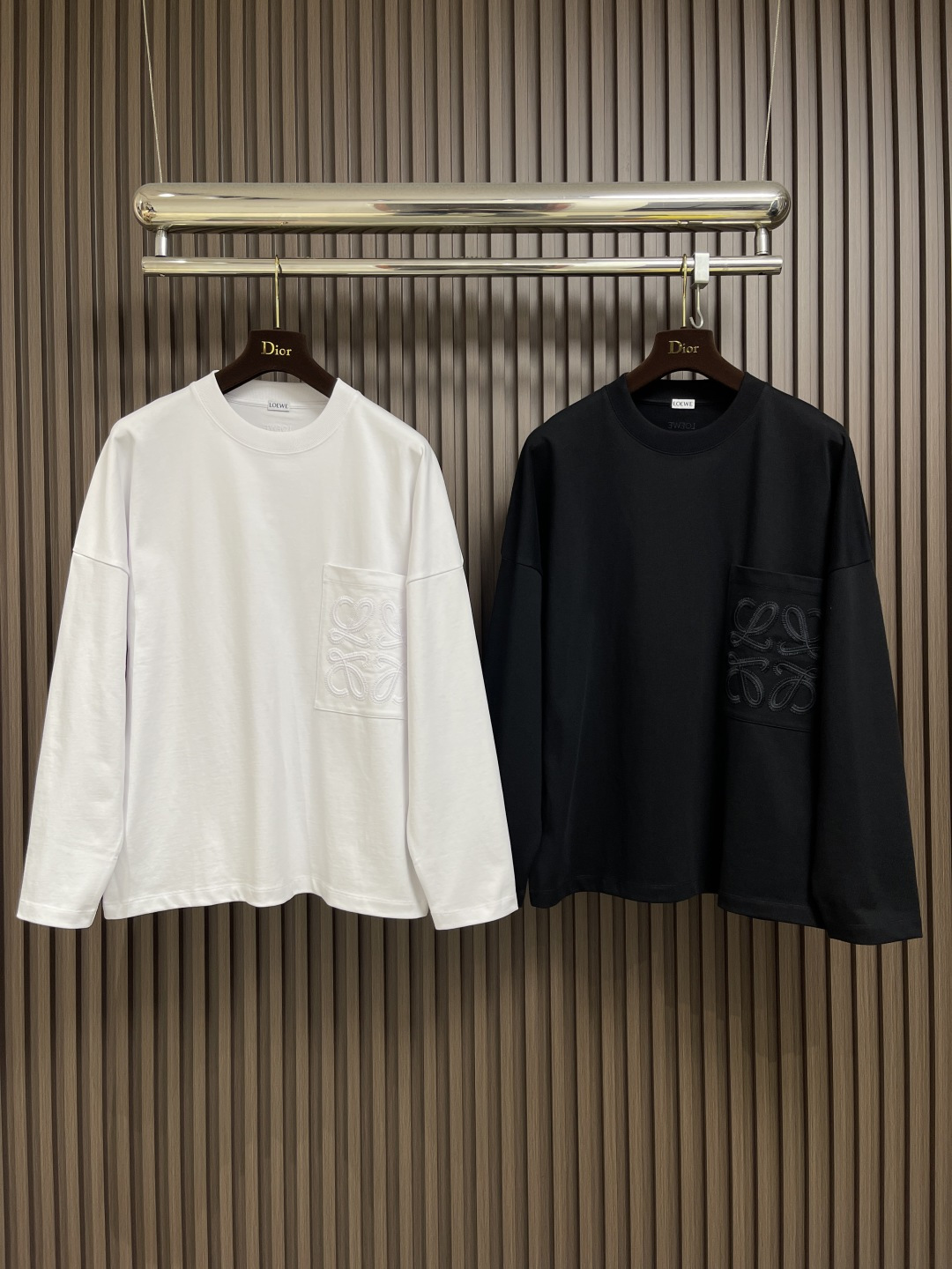 🛒🛒LOEWE 罗意威 2025ss新款圆领长袖T恤，定制全棉材质 亲肤柔软 弹力十足 圆领长袖裁剪 领