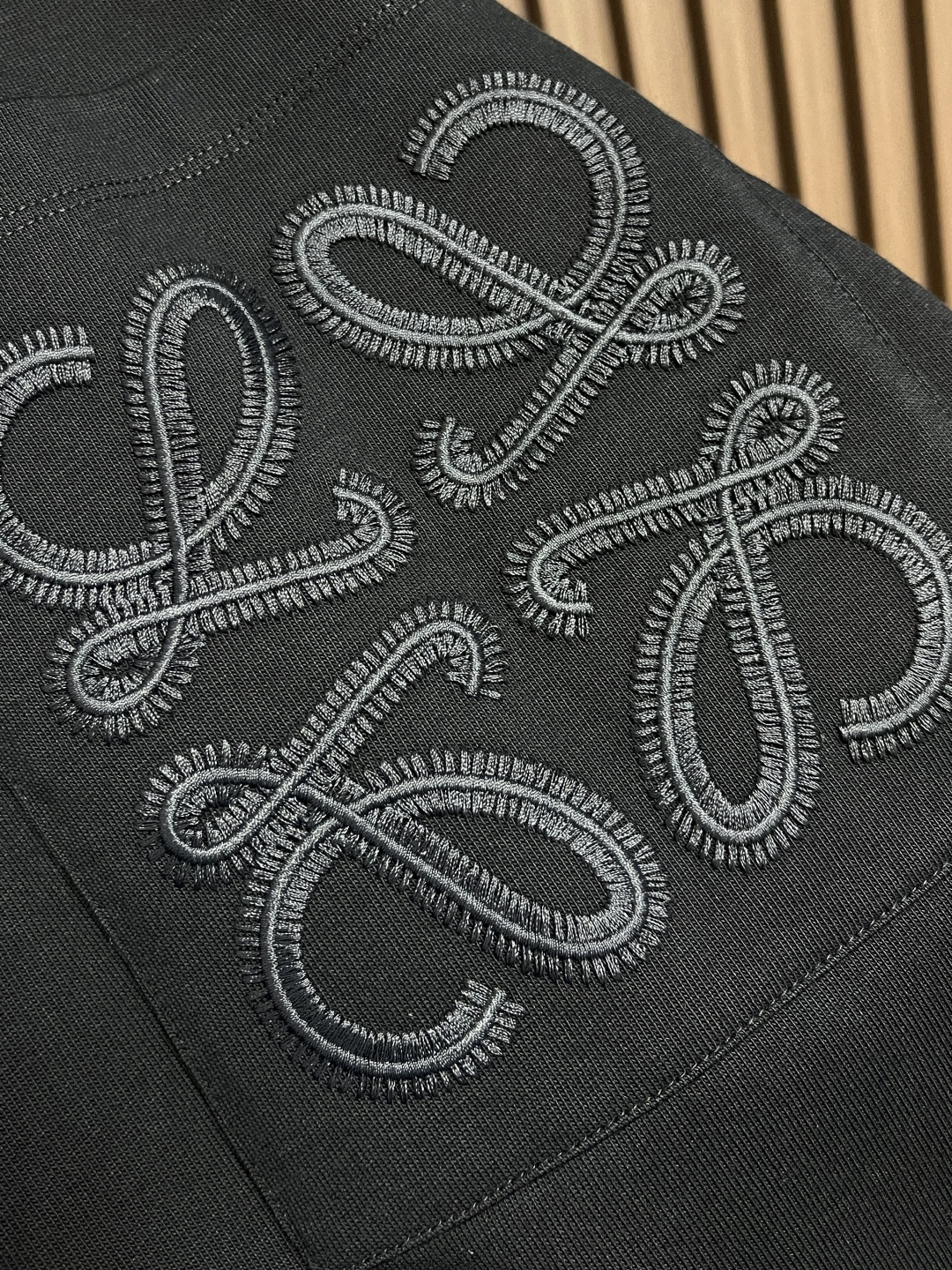 🛒🛒LOEWE 罗意威 2025ss新款圆领长袖T恤，定制全棉材质 亲肤柔软 弹力十足 圆领长袖裁剪 领