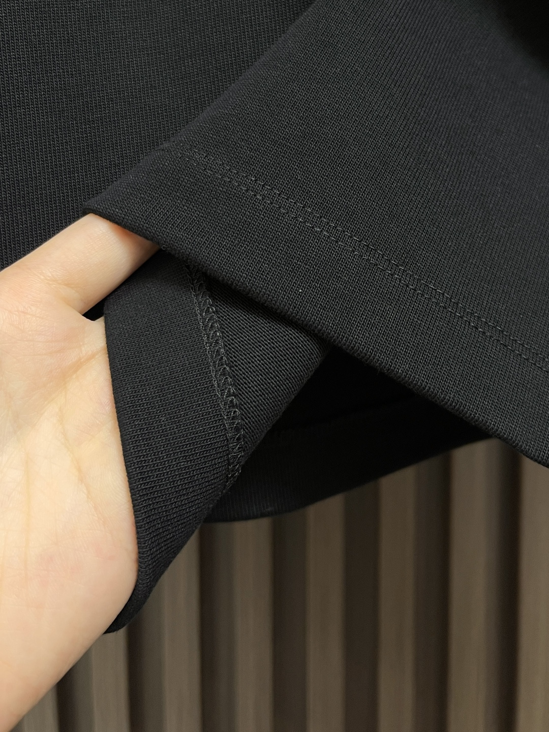 🛒🛒LOEWE 罗意威 2025ss新款圆领长袖T恤，定制全棉材质 亲肤柔软 弹力十足 圆领长袖裁剪 领