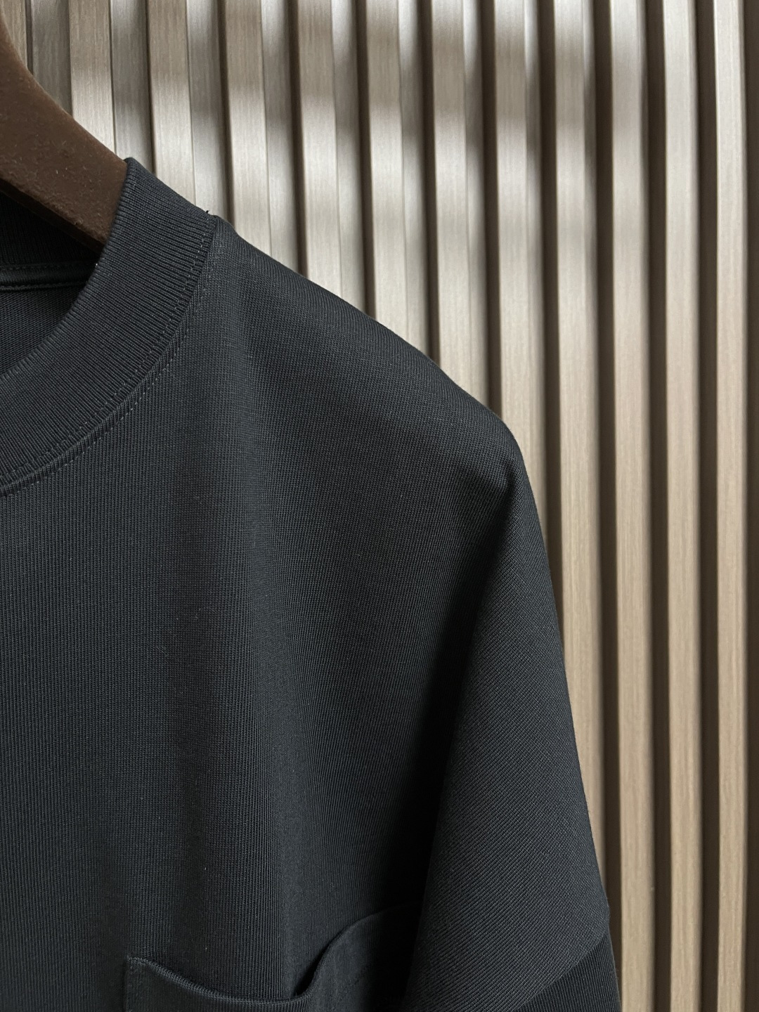 🛒🛒LOEWE 罗意威 2025ss新款圆领长袖T恤，定制全棉材质 亲肤柔软 弹力十足 圆领长袖裁剪 领