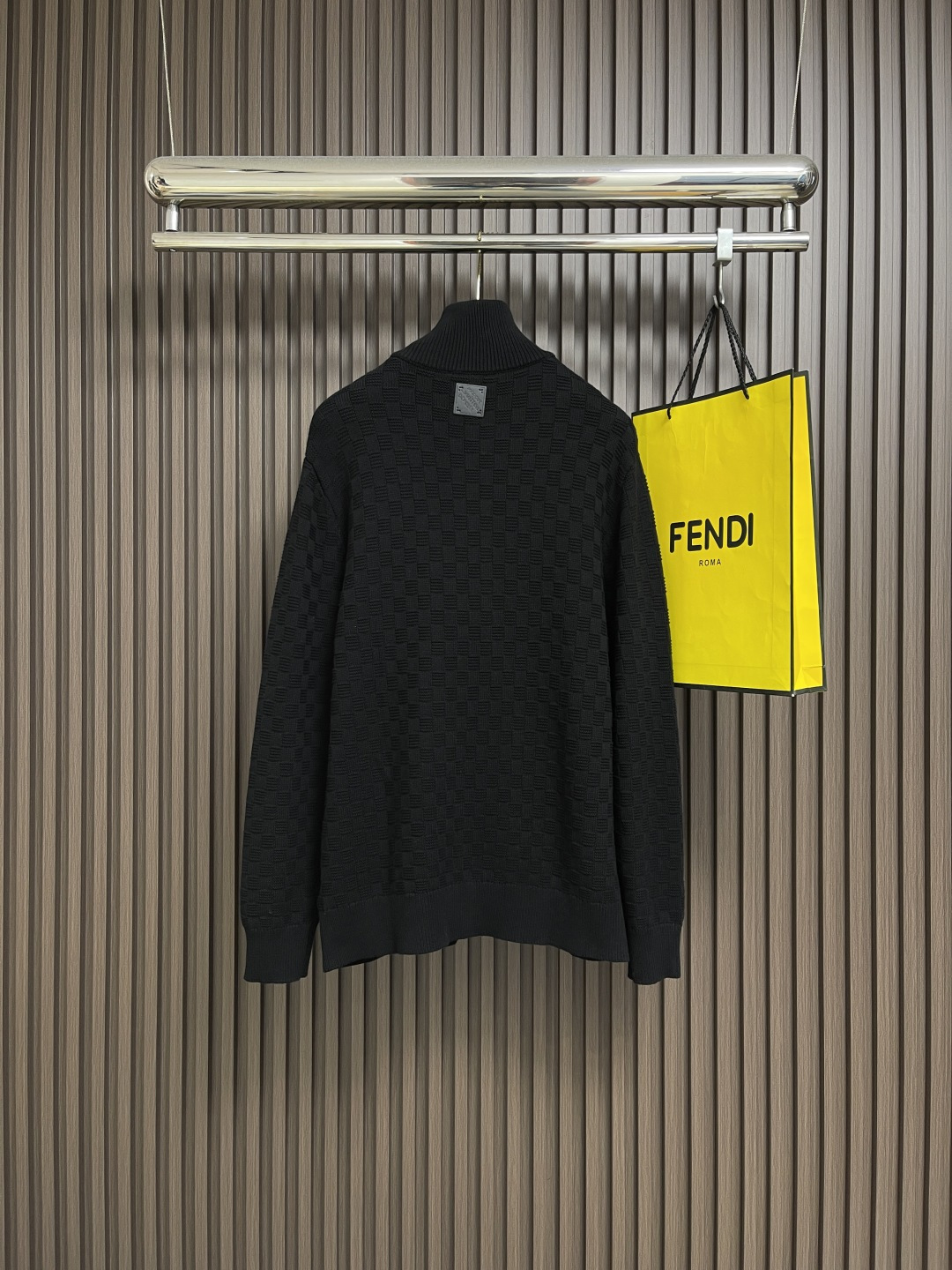 🛒🛒LV 半拉练棋盘格针织套头毛衣，采用原版一致重磅纯棉材质，双股进线，每一个颜色都是要去单独开缸定染，