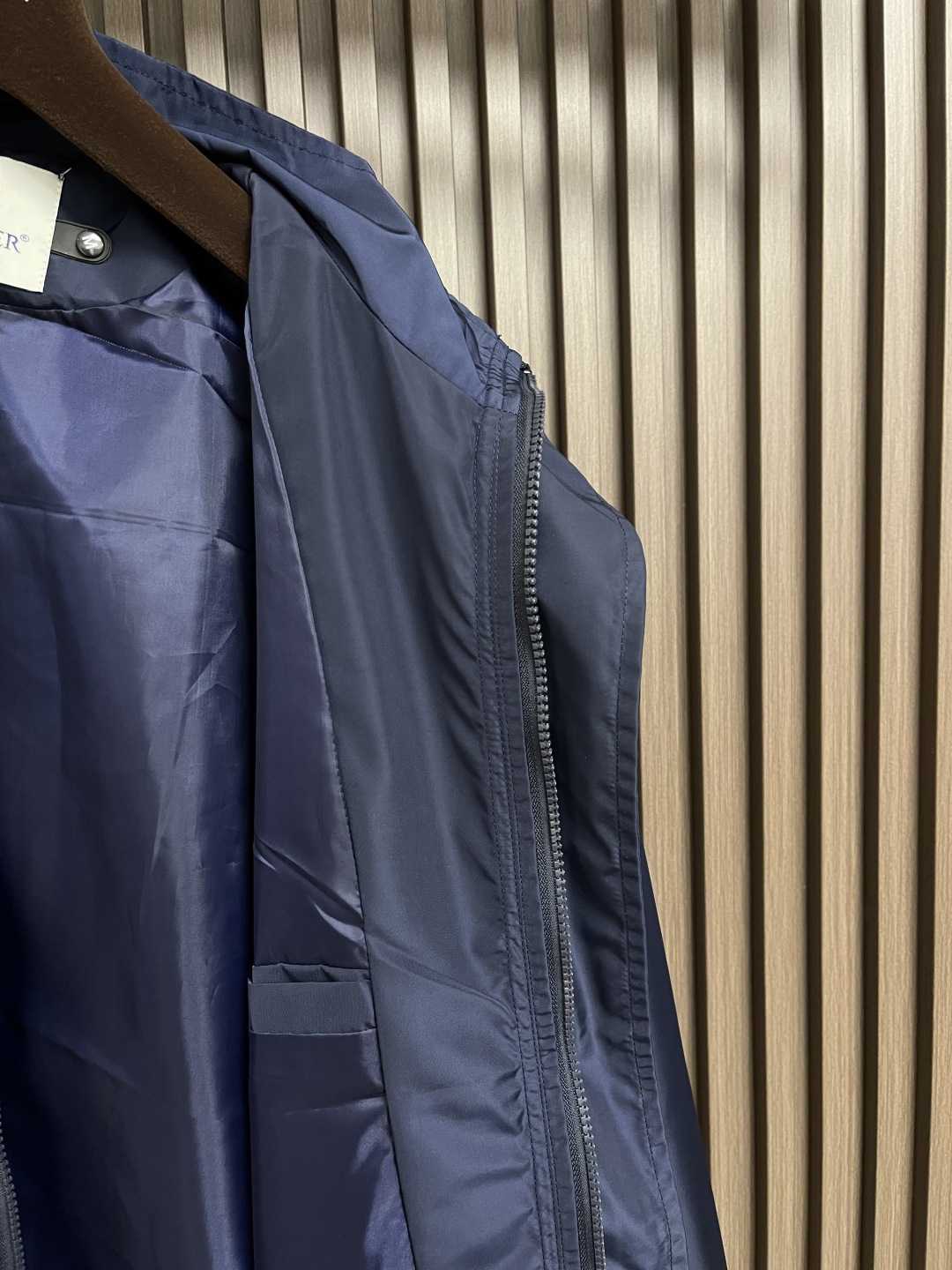 🛒🛒moncler 2025ss秋季新款拉立领夹克外套 防风面料 经典logo 设计 拉链门襟 两侧拉链