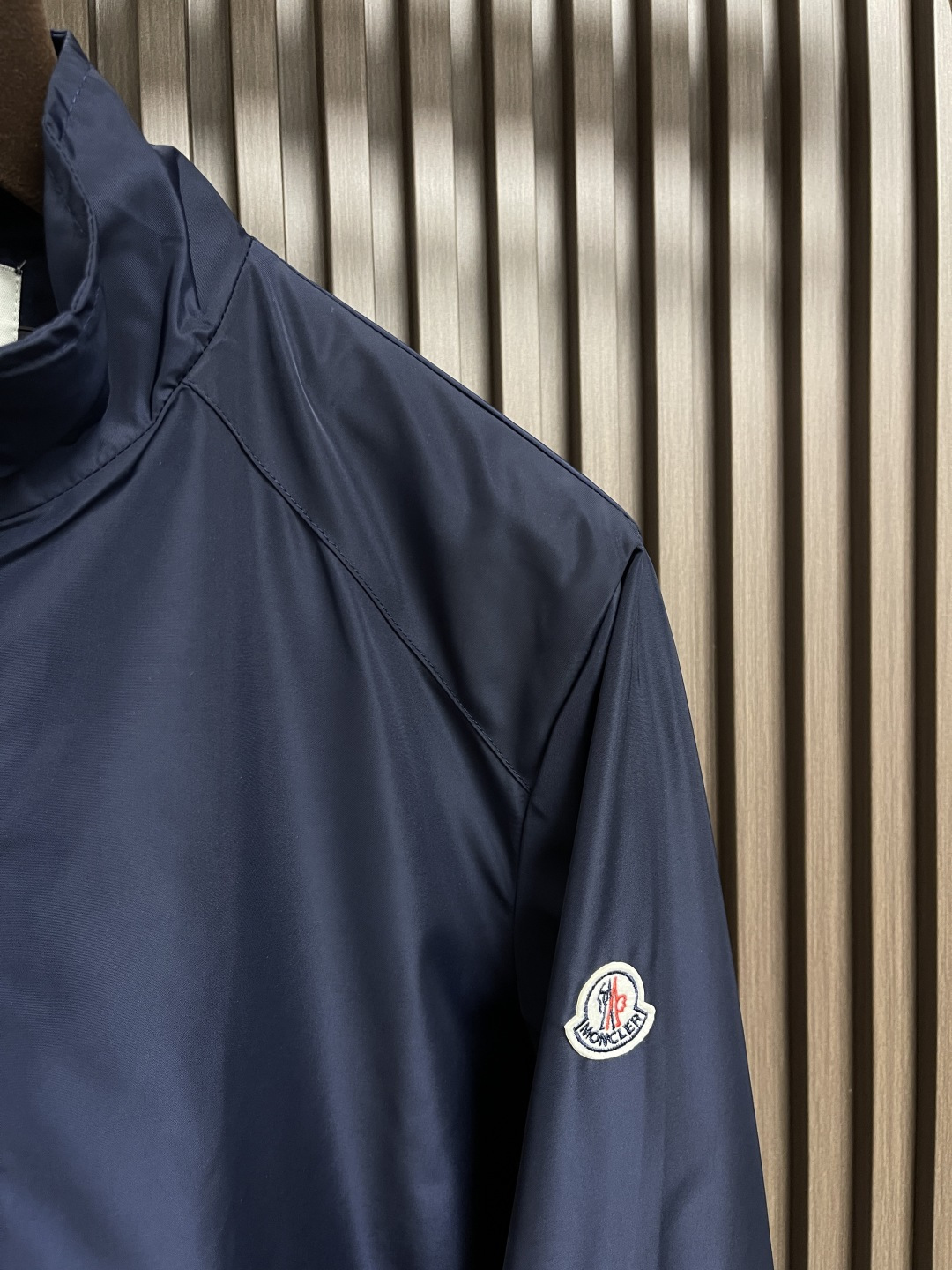 🛒🛒moncler 2025ss秋季新款拉立领夹克外套 防风面料 经典logo 设计 拉链门襟 两侧拉链