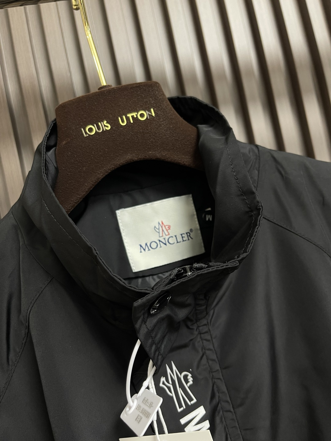 🛒🛒moncler 2025ss秋季新款拉立领夹克外套 防风面料 经典logo 设计 拉链门襟 两侧拉链