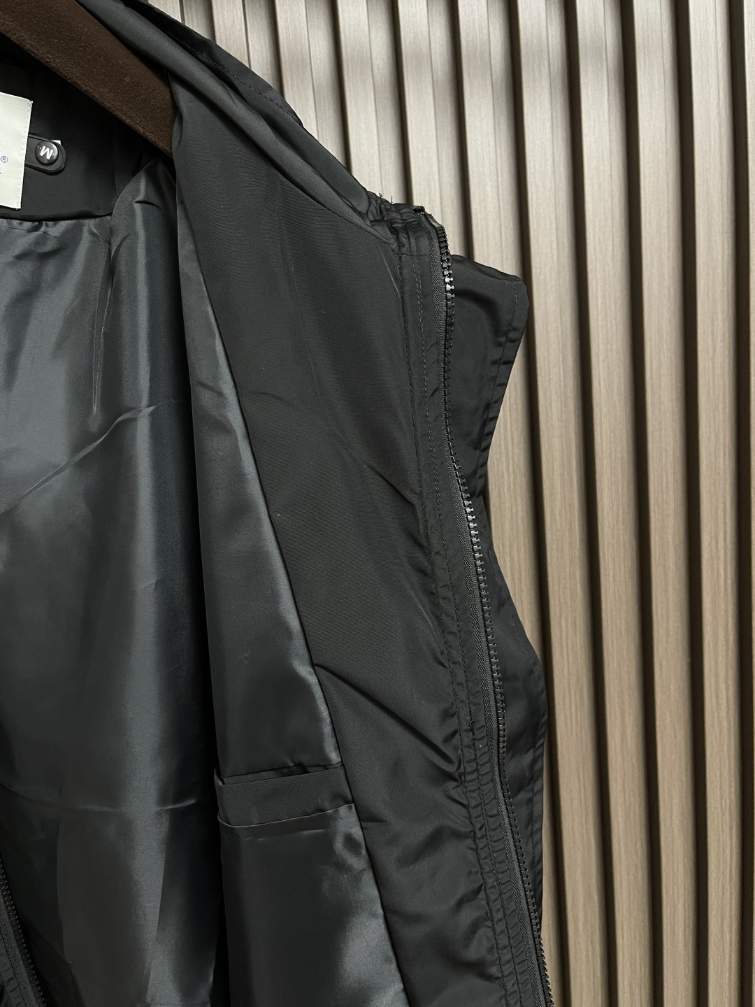 🛒🛒moncler 2025ss秋季新款拉立领夹克外套 防风面料 经典logo 设计 拉链门襟 两侧拉链
