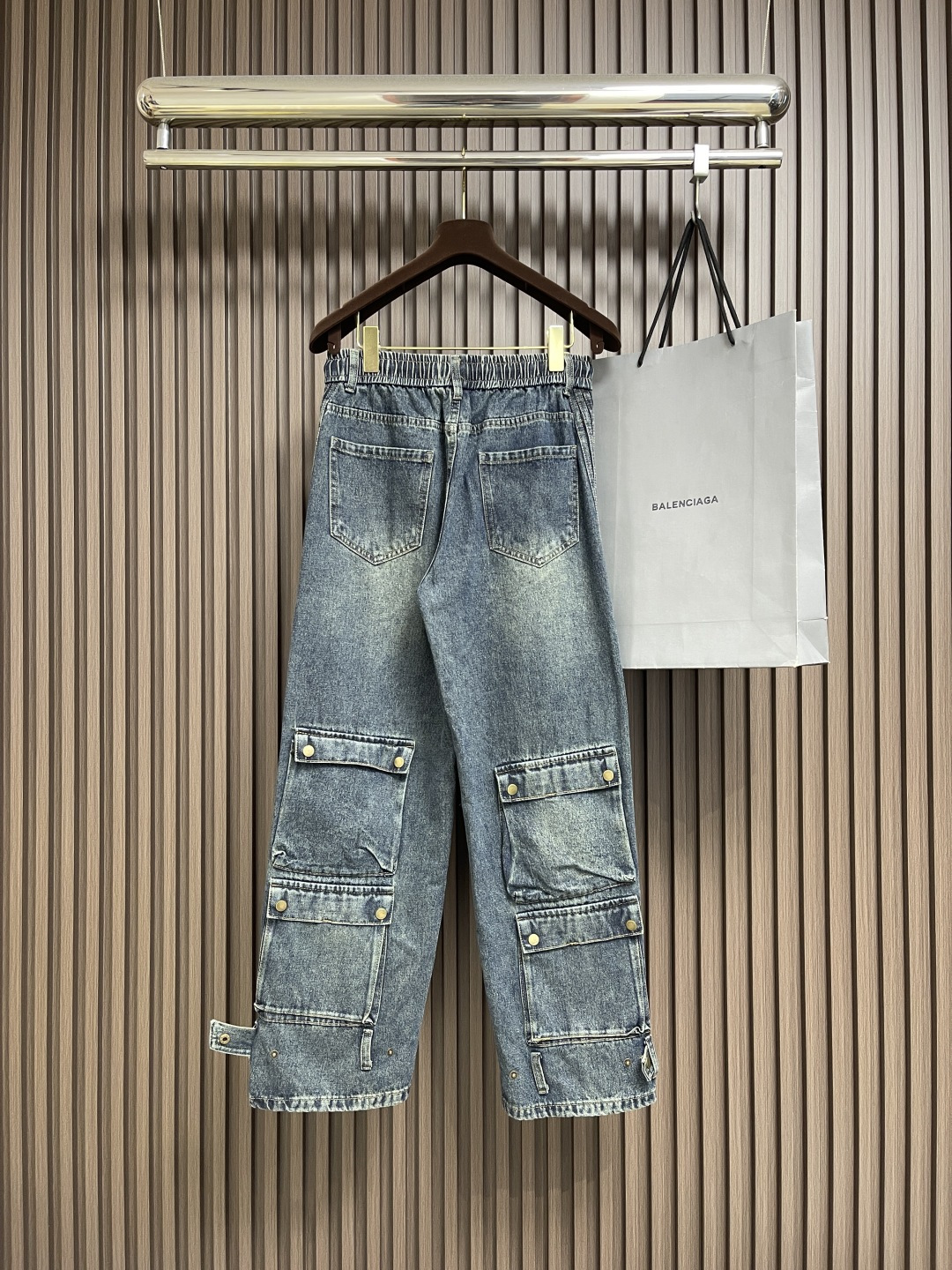 🛒🛒Balenciaga 2025SS早秋新品直筒牛仔裤，进口原版面料，上身舒适，字母图案装饰logo，