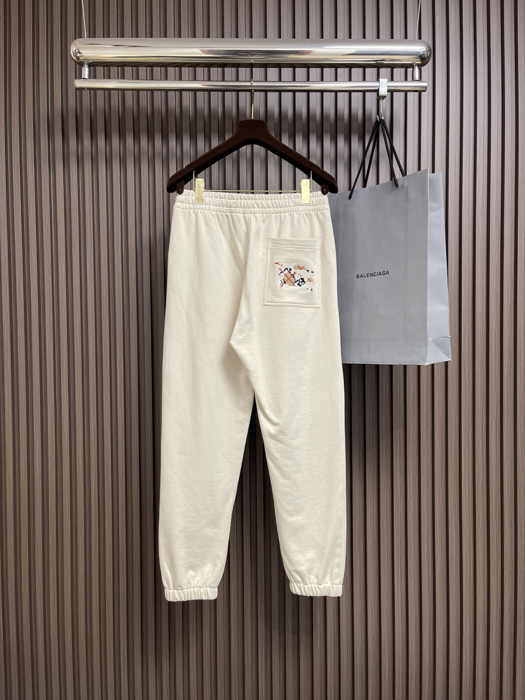 🛒🛒Burberry 2025SS早秋新款休闲裤，采用客供卫裤面料，战马标logo标志彰显品牌特征，腰部