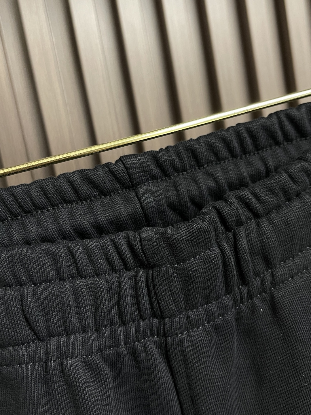 🛒🛒Burberry 2025SS早秋新款休闲裤，采用客供卫裤面料，战马标logo标志彰显品牌特征，腰部