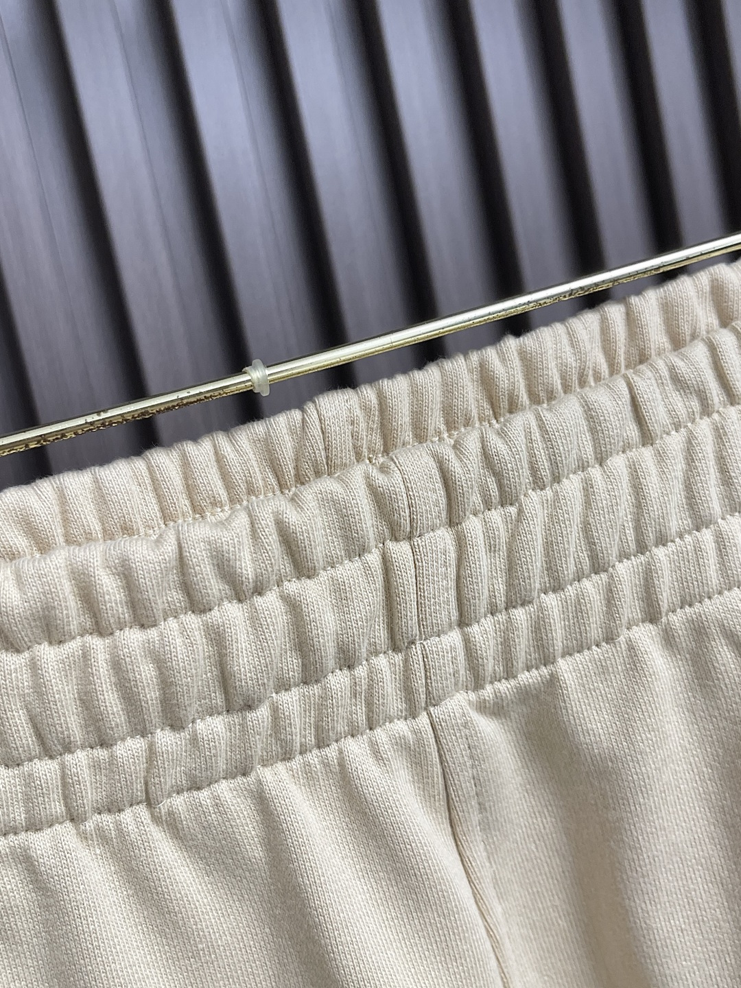 🛒🛒Burberry 2025SS早秋新款休闲裤，采用客供卫裤面料，战马标logo标志彰显品牌特征，腰部