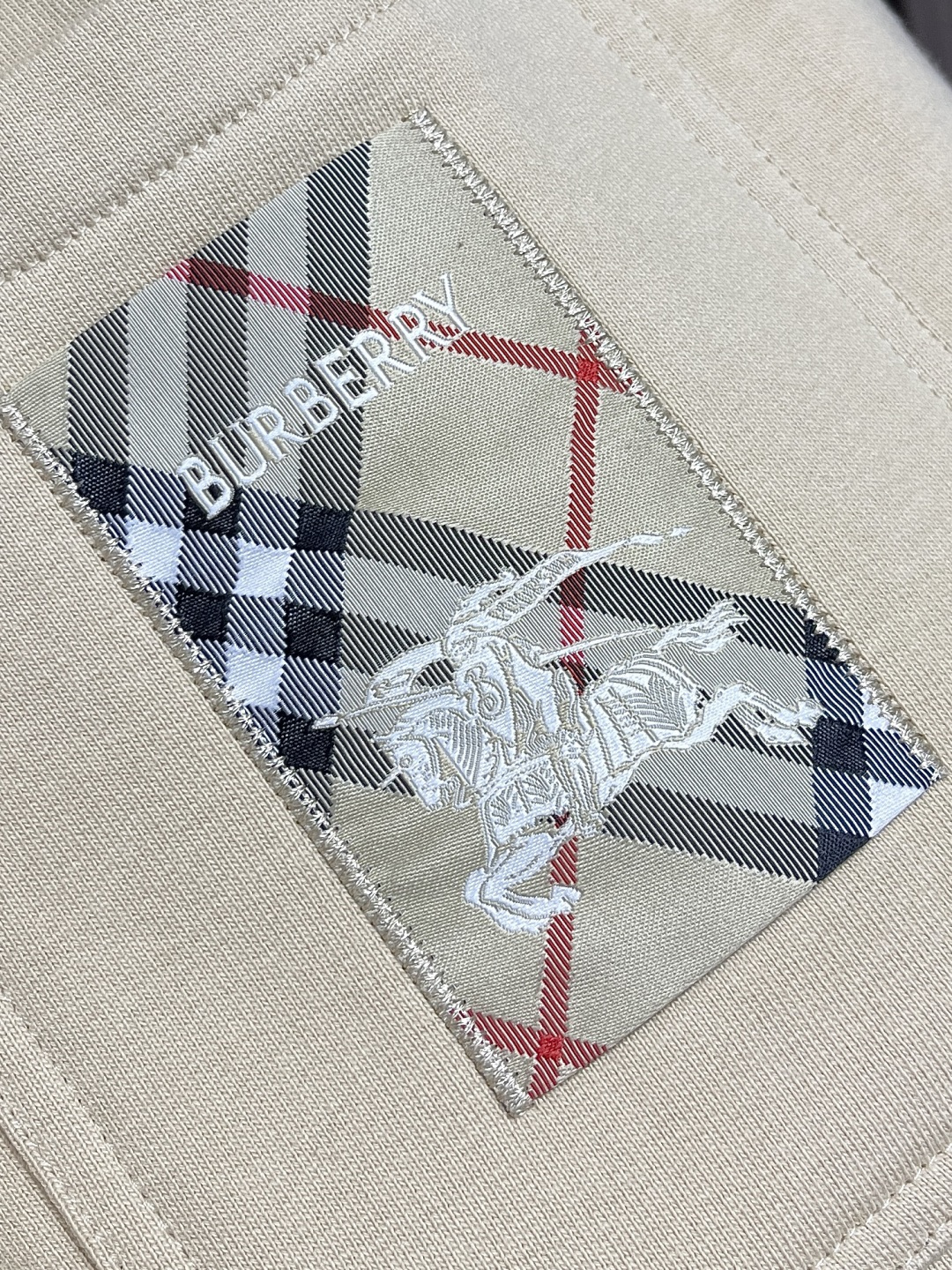 🛒🛒Burberry 2025SS早秋新款休闲裤，采用客供卫裤面料，战马标logo标志彰显品牌特征，腰部