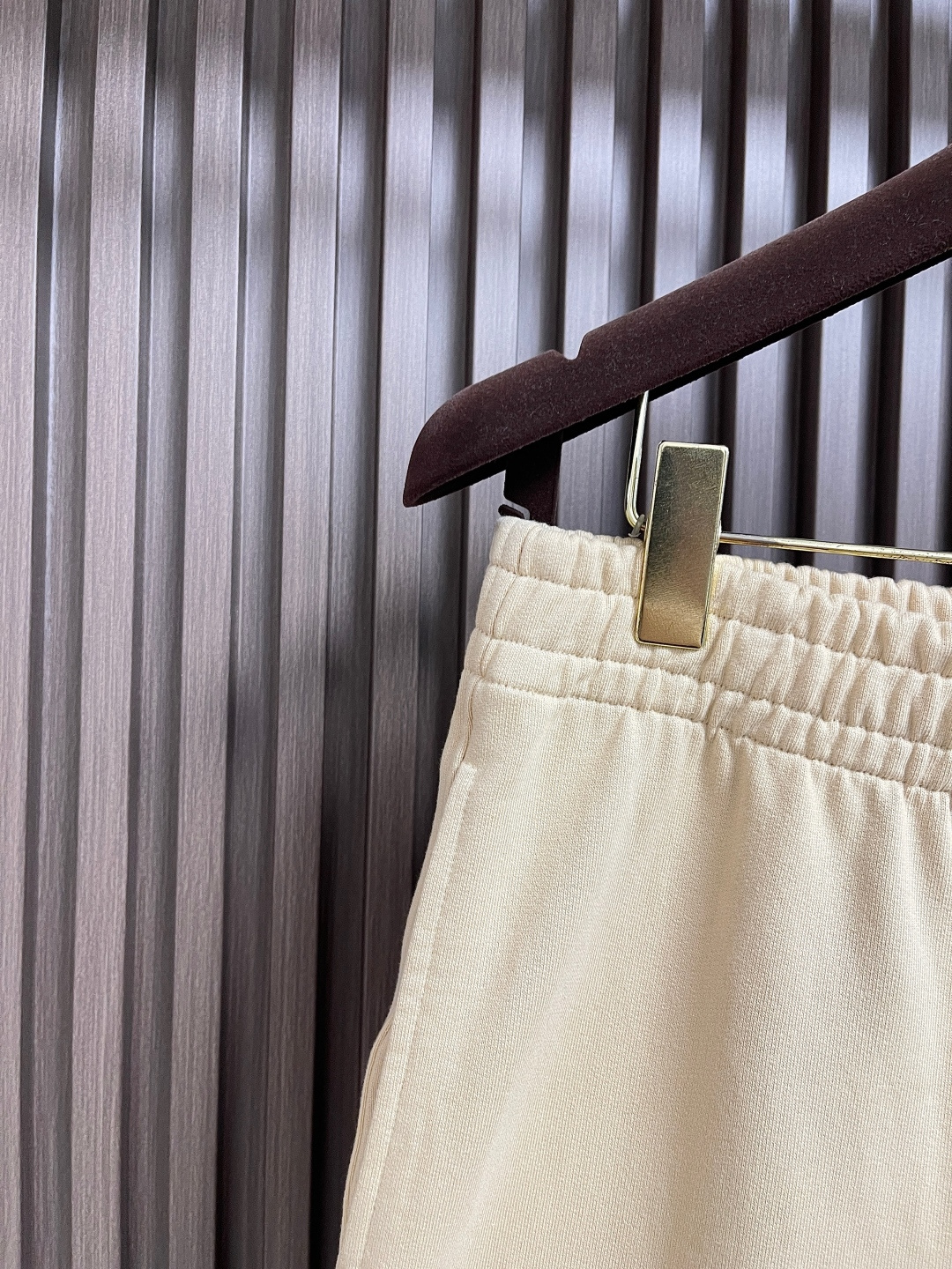 🛒🛒Burberry 2025SS早秋新款休闲裤，采用客供卫裤面料，战马标logo标志彰显品牌特征，腰部