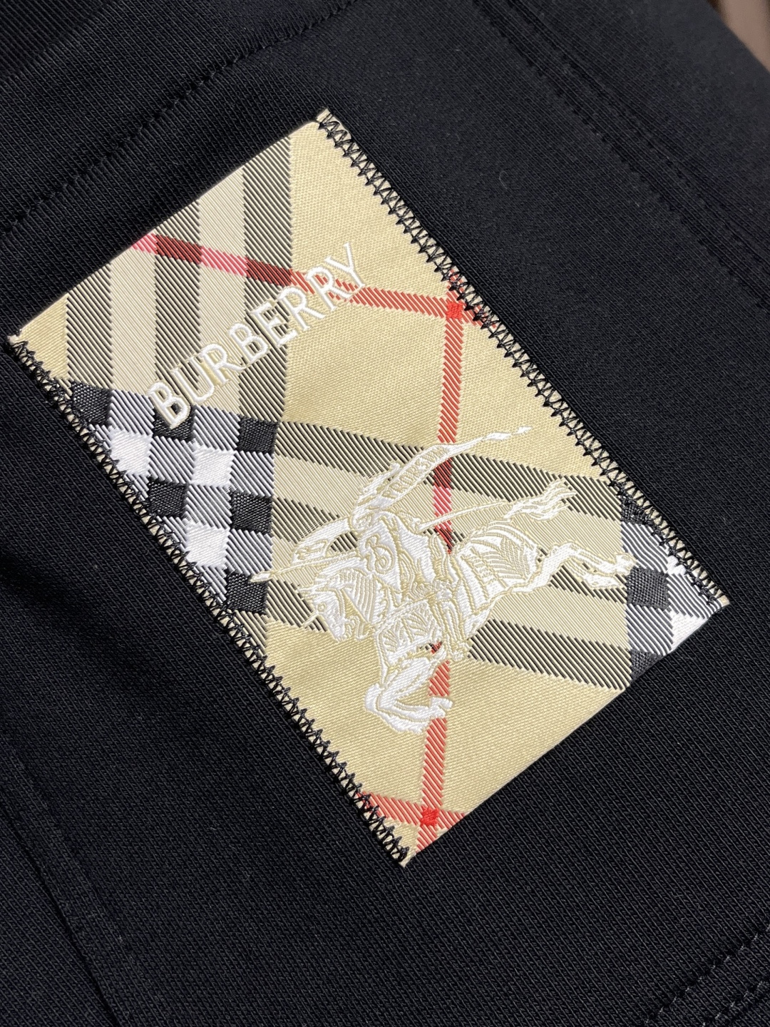 🛒🛒Burberry 2025SS早秋新款休闲裤，采用客供卫裤面料，战马标logo标志彰显品牌特征，腰部