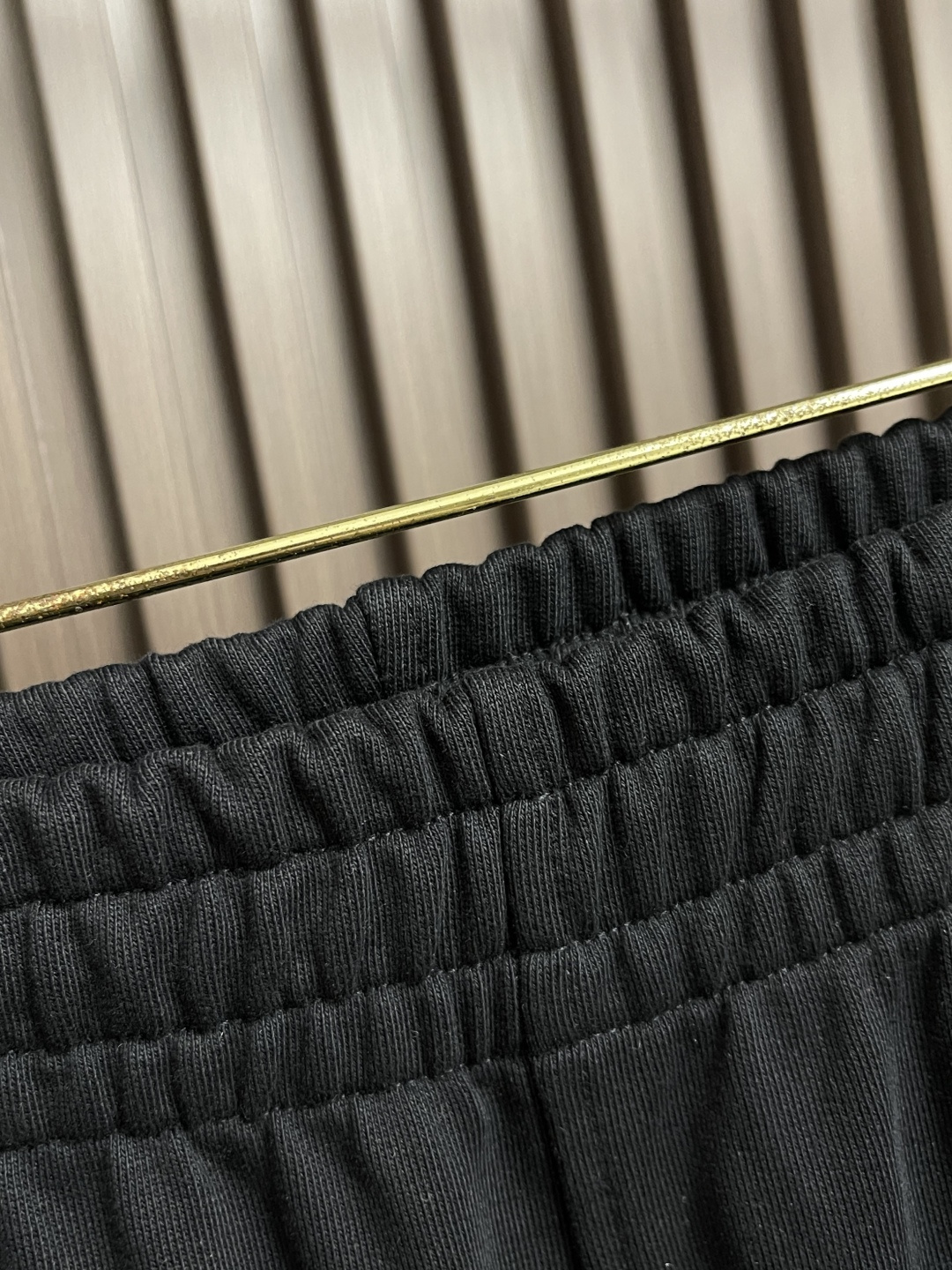 🛒🛒Burberry 2025SS早秋新款休闲裤，采用客供卫裤面料，战马标logo标志彰显品牌特征，腰部