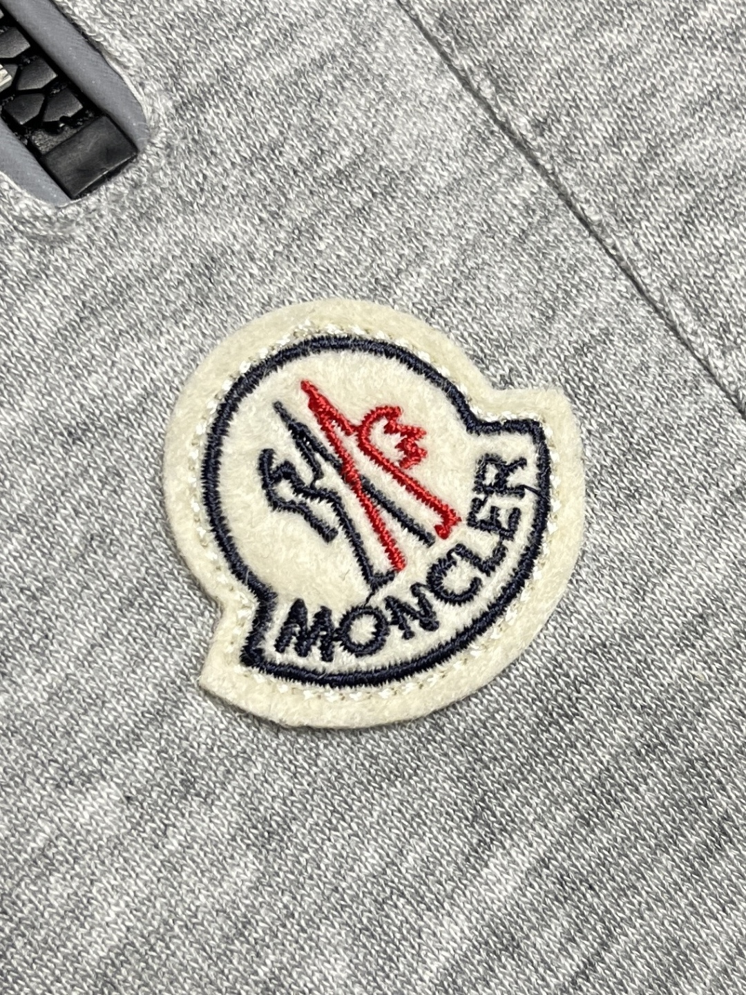 🛒🛒Moncler 2025FW早秋新品束腿卫裤，面料无敌，型款设计都无可挑剔的百搭款卫裤，户外运动都美