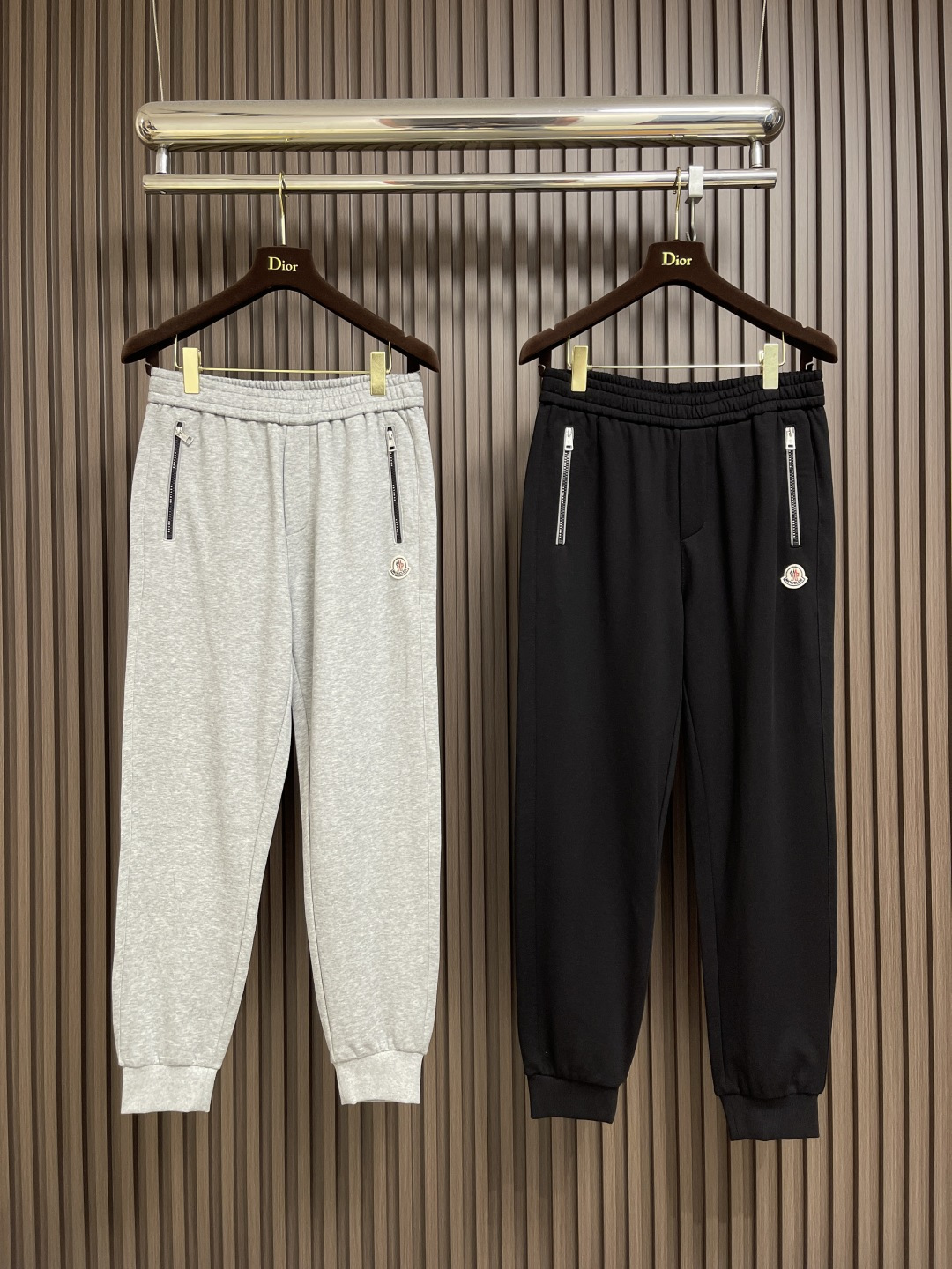 🛒🛒Moncler 2025FW早秋新品束腿卫裤，面料无敌，型款设计都无可挑剔的百搭款卫裤，户外运动都美