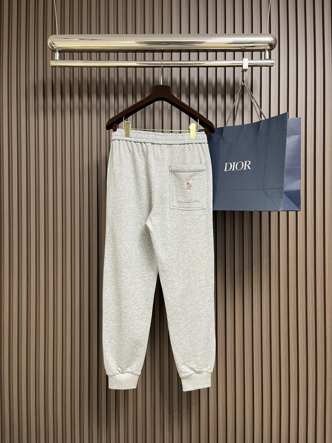 🛒🛒Moncler 2025FW早秋新品束腿卫裤，面料无敌，型款设计都无可挑剔的百搭款卫裤，户外运动都美