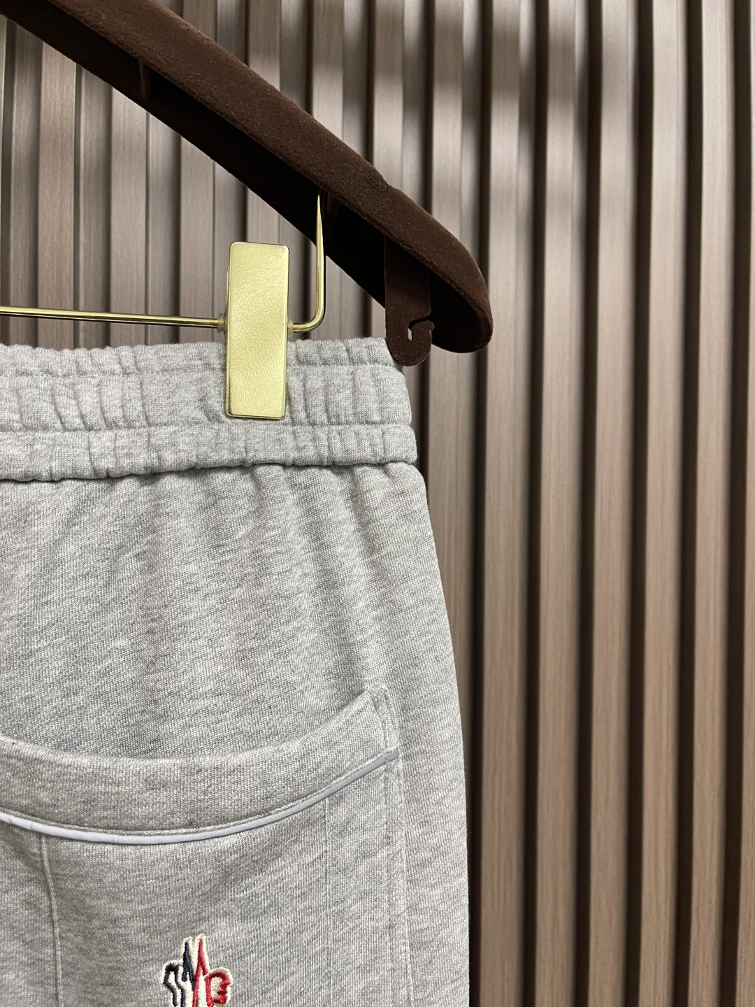 🛒🛒Moncler 2025FW早秋新品束腿卫裤，面料无敌，型款设计都无可挑剔的百搭款卫裤，户外运动都美