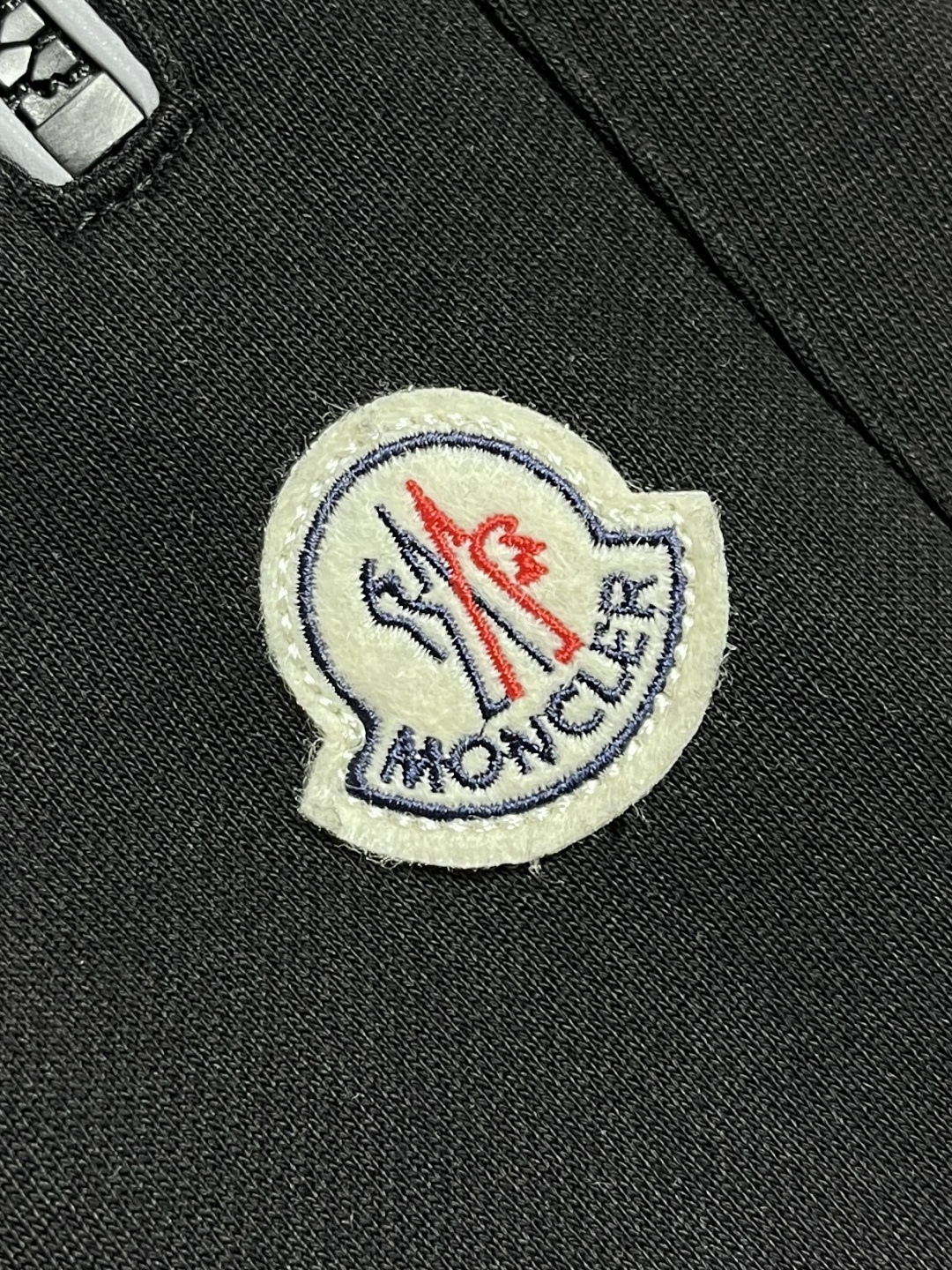 🛒🛒Moncler 2025FW早秋新品束腿卫裤，面料无敌，型款设计都无可挑剔的百搭款卫裤，户外运动都美