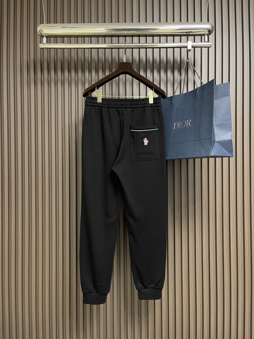 🛒🛒Moncler 2025FW早秋新品束腿卫裤，面料无敌，型款设计都无可挑剔的百搭款卫裤，户外运动都美