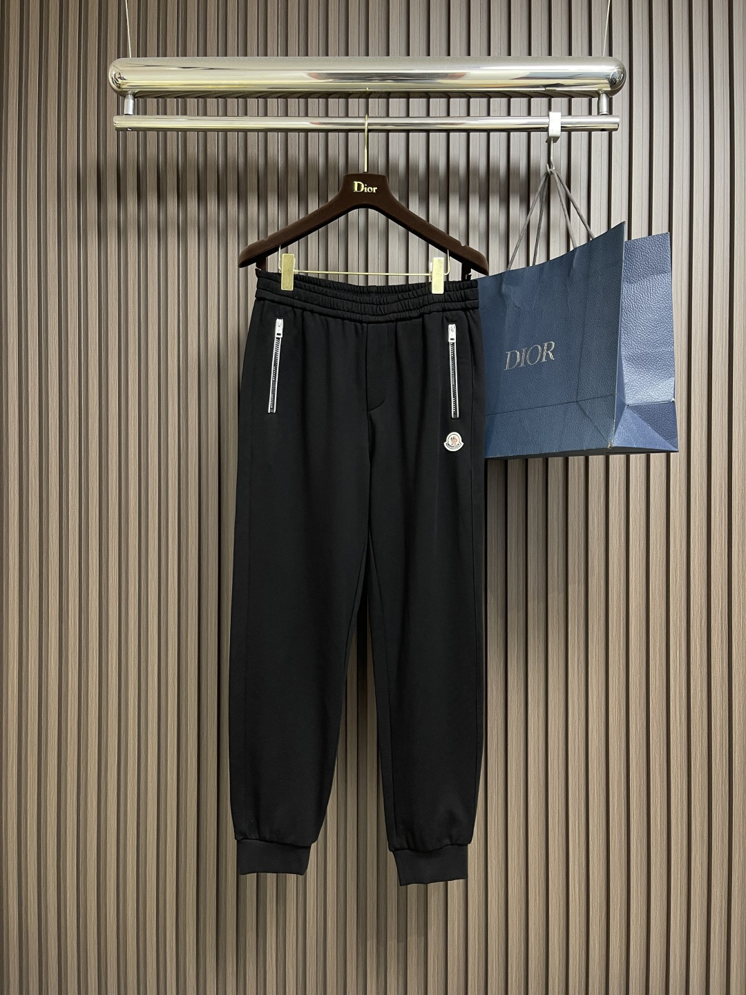 🛒🛒Moncler 2025FW早秋新品束腿卫裤，面料无敌，型款设计都无可挑剔的百搭款卫裤，户外运动都美