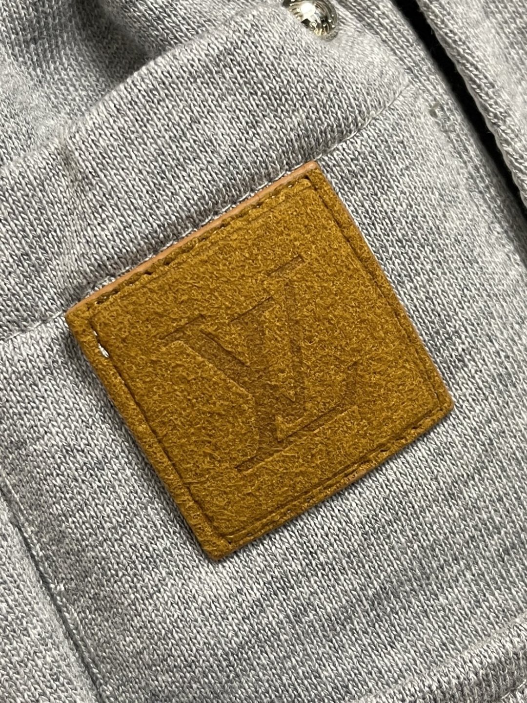 🛒🛒LV 2025SS早秋休闲束腿卫裤，面料采用26支单股100%纯棉，大货采用取花精心断裁，生产工厂由