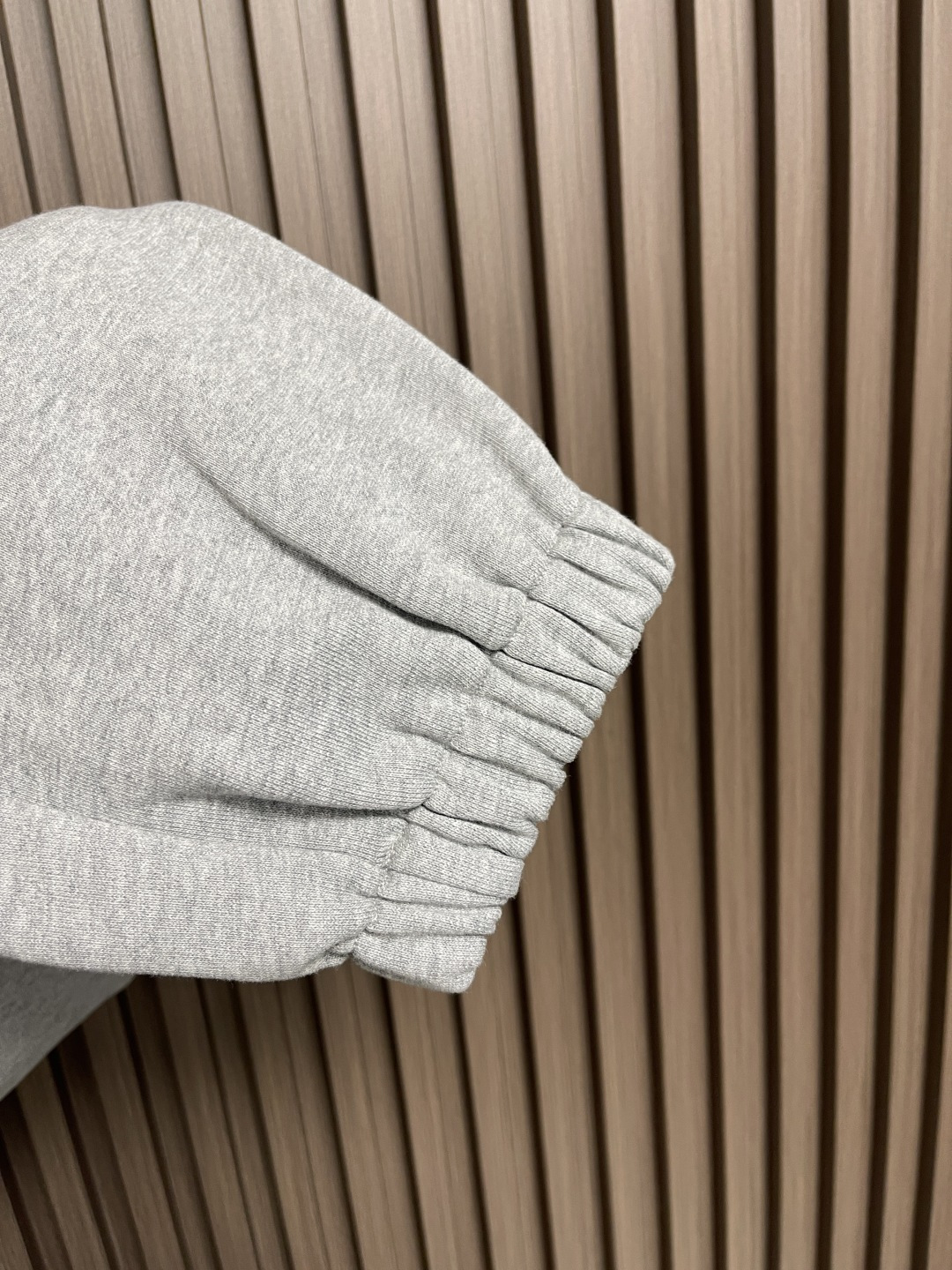 🛒🛒LV 2025SS早秋休闲束腿卫裤，面料采用26支单股100%纯棉，大货采用取花精心断裁，生产工厂由